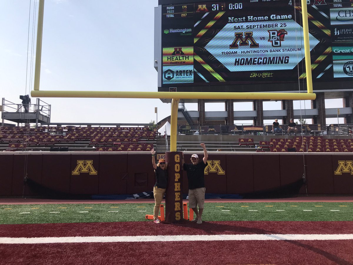 pambednar's tweet photo. #GopherGameDay https://t.co/Xn37Dj7Jpx