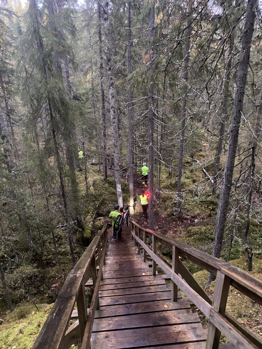 Morva ei petä. Ratamestari ⁦@TeemuToivanen⁩ loihtinut spesiaali  reitin, ⁦<a href="/JarkkaTuononen/">Jarkka Tuononen</a>⁩ hoisi ensiluokkaisen huollon ja ⁦<a href="/lemmettyla/">Teemu Lemmettylä</a>⁩ &amp; ⁦@arjalemm⁩ järkänneet fasiliteetit kuntoon. Ja seura oli Morvan hengen mukaista💪

Kiitos #morvagravel kiitos!