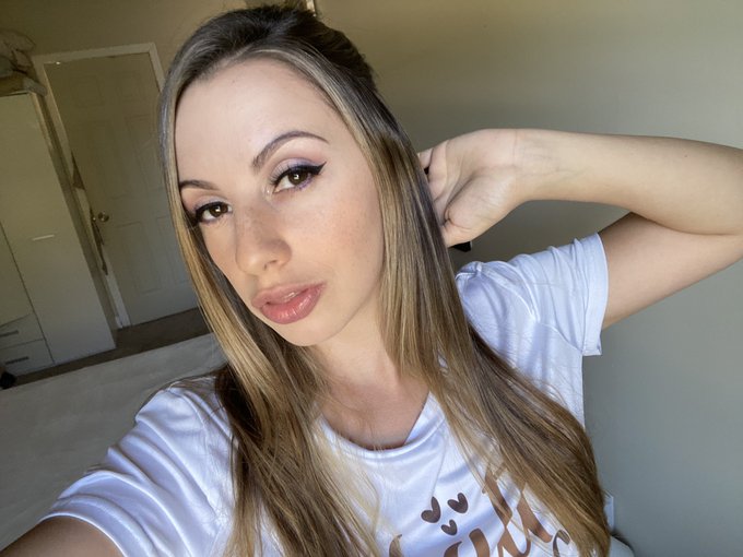 New hair! 💋 https://t.co/RBgRFogHtt<a href="/tag/allnatural"class="tags"><span>#allnatural</span></a><a href="/tag/nude"class="tags"><span>#nude</span></a>