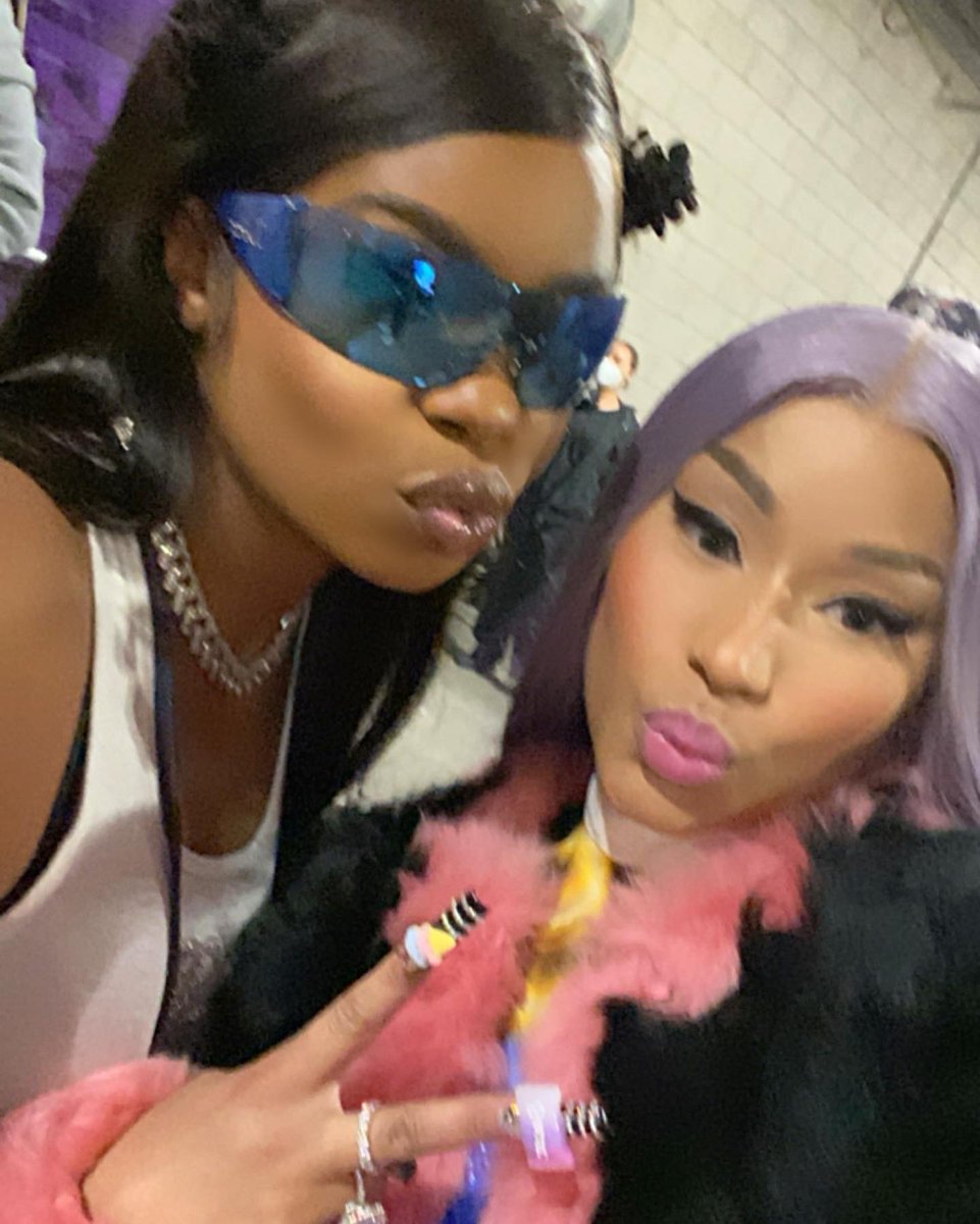 dreezydreezy's tweet photo. Queen Tingzzz #Moment4Life @NICKIMINAJ ❤️ https://t.co/zbr3xKIjY7