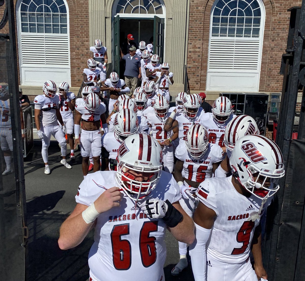 sacredheartufb's tweet photo. Time to go to work. #SHUGrit #WeAreSHU #NECFB #FCSFB https://t.co/ZDHuWjErvw