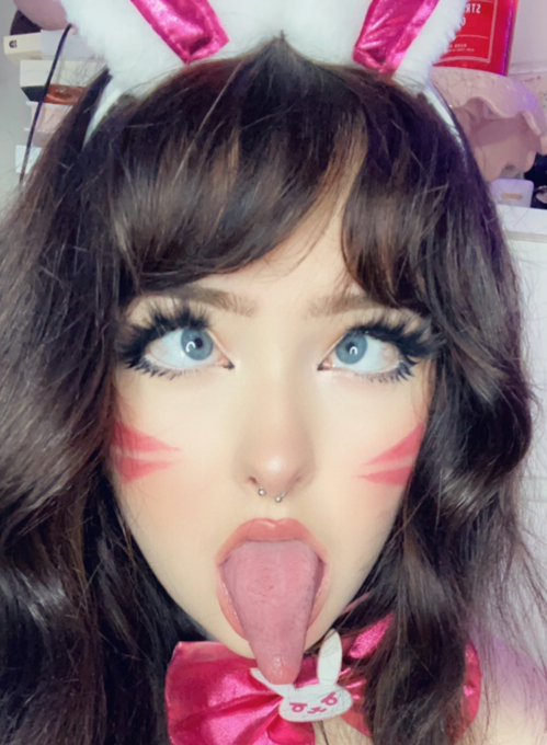 Have a good day everyone 👅 https://t.co/70I6Z9QEBL