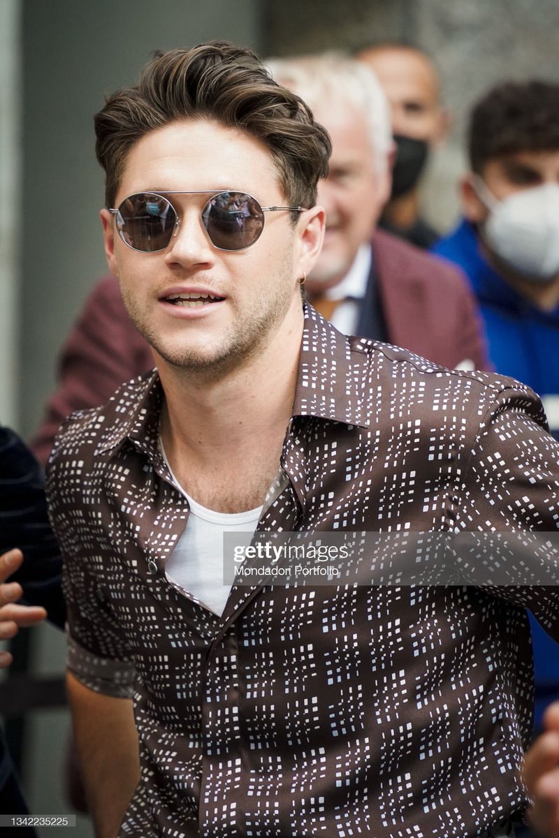NiallPromoSpain's tweet photo. 📸|| Nuevas fotos de @NiallOfficial en el desfile de Emporio Armani https://t.co/E4RKBSijvU