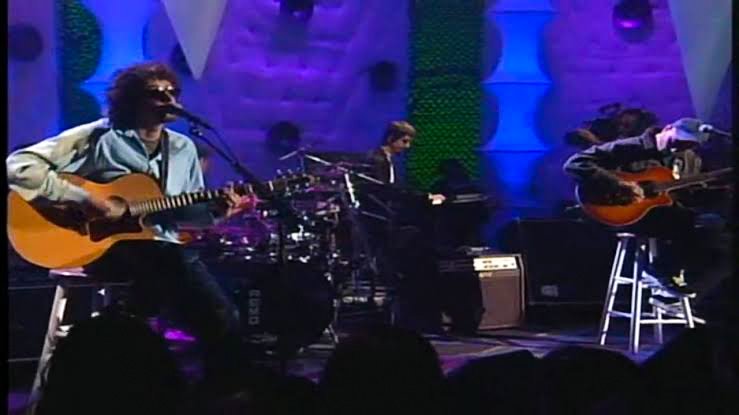 ImagenRetro's tweet photo. Un día como hoy pero de 1996, Soda Stereo lanza "Comfort y Música Para Volar (MTV Unplugged)".

¿Cuál es tu canción favorita del álbum? 💿 https://t.co/7DDL373zPd