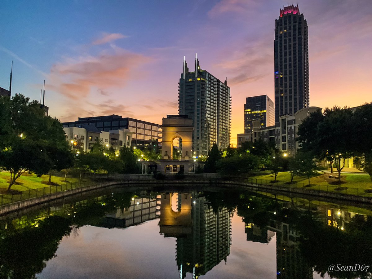 seand6711's tweet photo. Morning Magic during our Sunrise Photo Group Meetup πΈπβ
οΈ @atlanticstation @seand6711 #sunrise #atlanta #sunrisesky #lake #reflection #water #goodmorning #atlantatoday #citygram #beauty #atlphotographer #nikon #visitgeorgia #perspective #photography #scenery https://t.co/1Ni8pUzucm