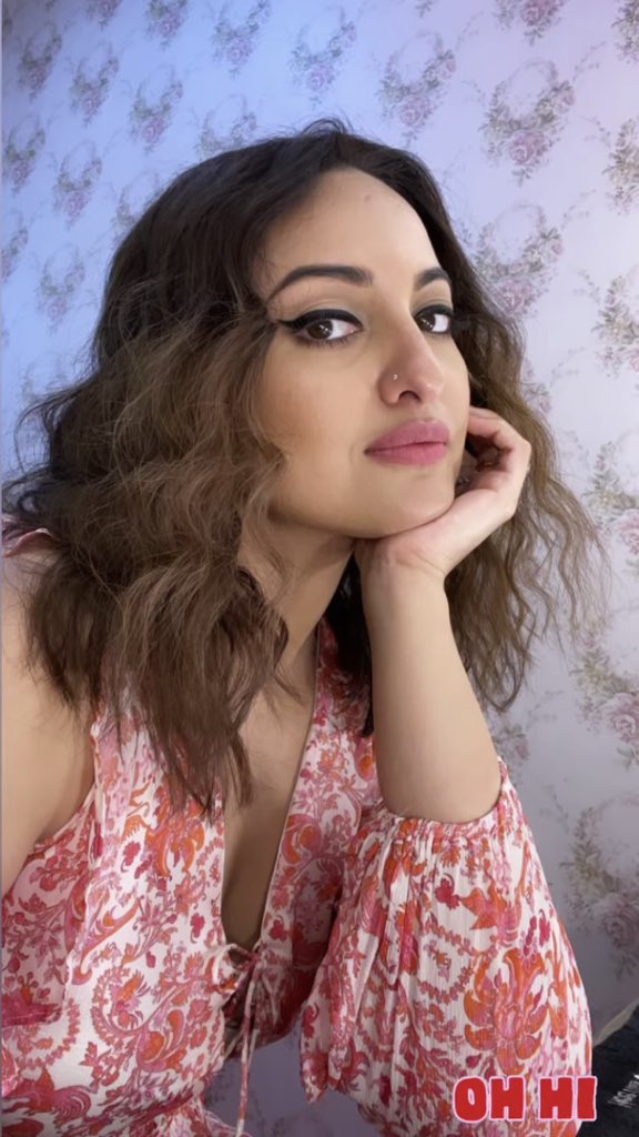 filmfare's tweet image. Wing it girl! Just an appreciation post for #SonakshiSinha’s perfect makeup.