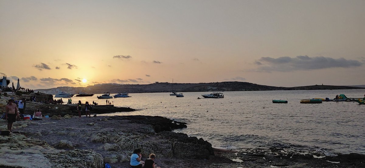 NickySpunkt's tweet photo. #now #sunset #malta #buggiba #aftermaltaairshow #holiday https://t.co/sdlqBjMGYn