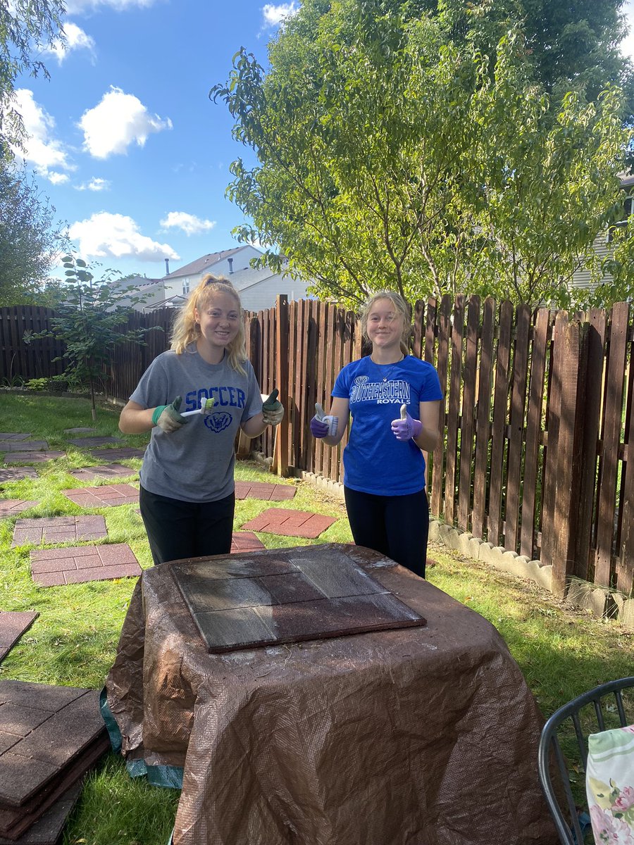 emdams's tweet photo. Having fun and working hard on this beautiful afternoon.  @HSEGirlsSoccer @ccolglazierHSE https://t.co/9p5yxMbqeG