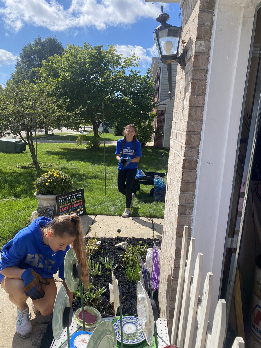 emdams's tweet photo. Having fun and working hard on this beautiful afternoon.  @HSEGirlsSoccer @ccolglazierHSE https://t.co/9p5yxMbqeG