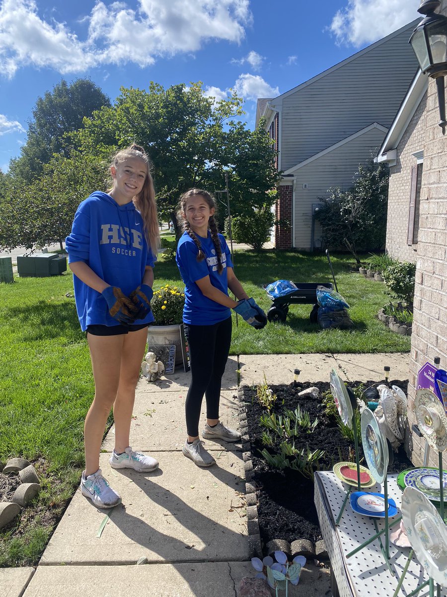 emdams's tweet photo. Having fun and working hard on this beautiful afternoon.  @HSEGirlsSoccer @ccolglazierHSE https://t.co/9p5yxMbqeG