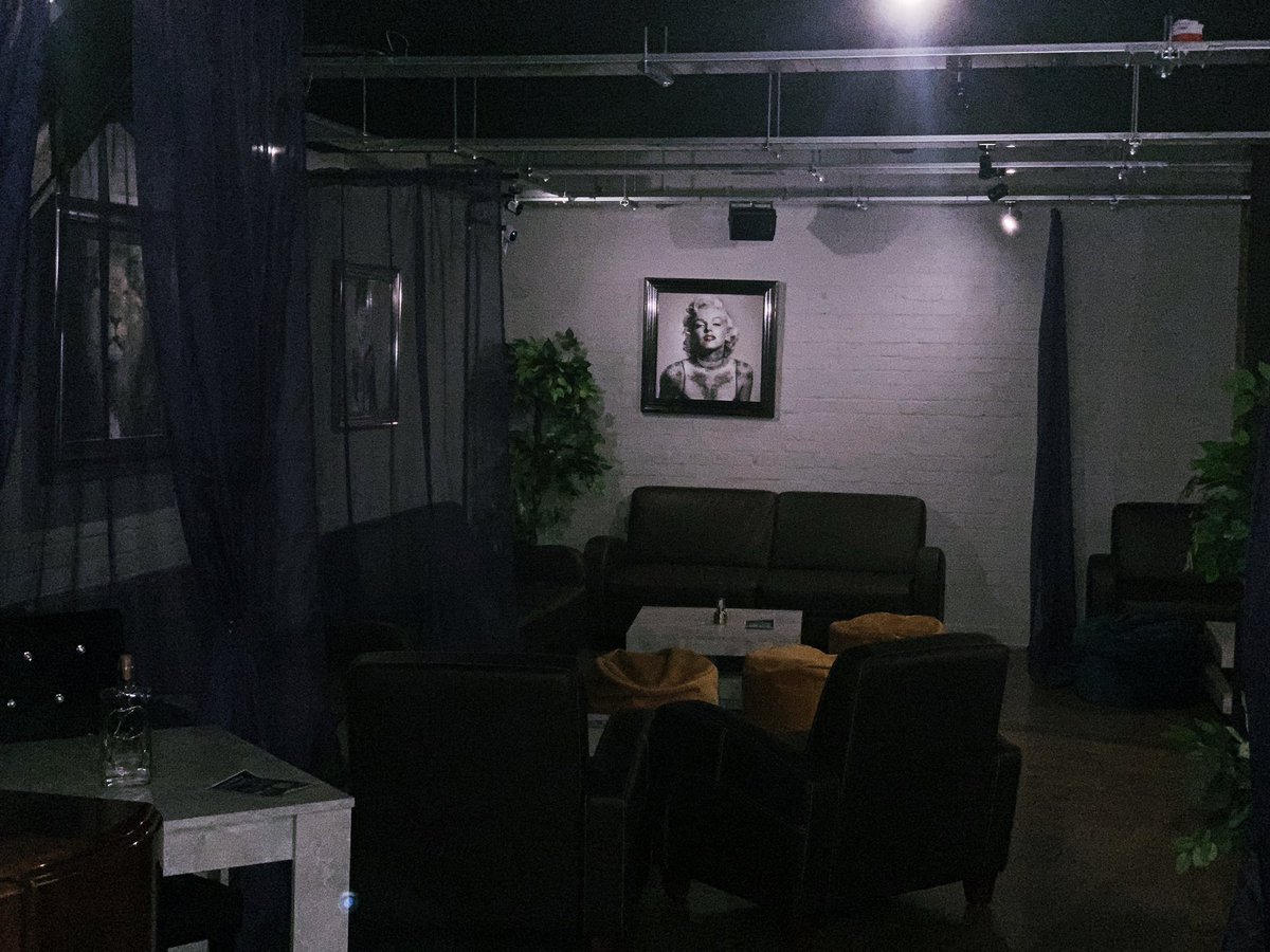 🍸Hidden Bar🍸 open at 6pm tonight until late. Can you find the hidden bar?
.
.
#cocktails #craftcocktails #wine #hardliquor #prohibition #gin #tequila #rum #bourbon #whisky #whiskey #burystedmunds #suffolk #goodcompany #hiddeninplainsight