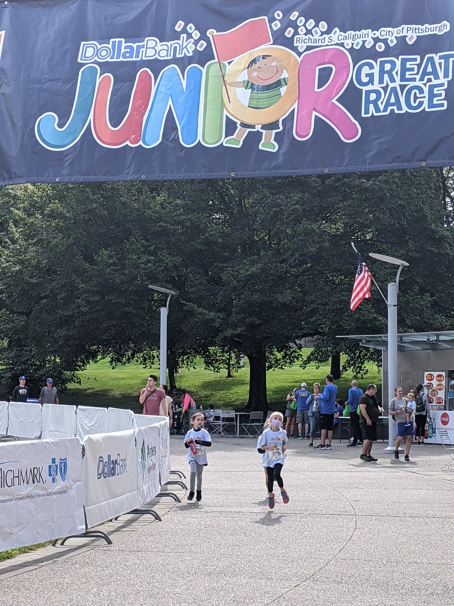 M_Haney14's tweet photo. Ryleigh, Kaitlyn and Morgan represented Central very well at the Junior Great Race today!! 💪🏅🖤❤️
@MrsHoffmanpe @dagirol @mcperry705 @DrToddKeruskin 

#efwarriors
#efpride
#juniorgreatrace
#pointstatepark https://t.co/ymqIE6vAmi