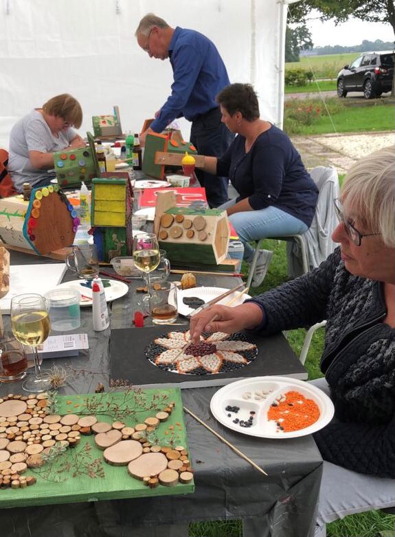groningerdorpen's tweet photo. Yes! Ook in #Eenum in @Eemsdelta elkaar weer ontmoeten in en rond de buurt- en #dorpshuizen tijdens #tKenweer! Dauwtrappen, ontbijt, meubilair schoonmaken, tuin onkruid vrijmaken, creatief zijn en warm buffet! @provgroningen @TjeerdVD @kultuurloket @EpkodeVries https://t.co/gvRspJ1dgs