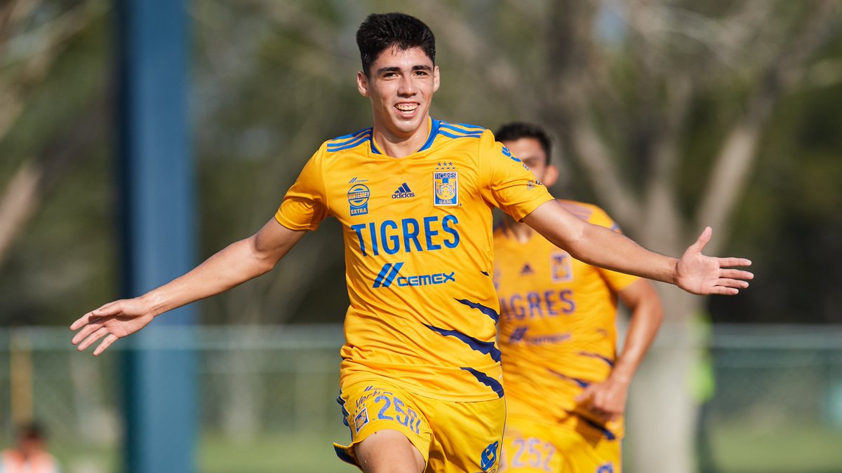 TigresOficial's tweet photo. 📰 ¡Goleada en La Cueva!
🤯⚽️ Con 5 goles de Leo Flores y uno más de Mario González, @TigresFB #Sub18 derrotó 6-0 a Pumas y escala posiciones en la parte alta de la tabla.
#SiempreContigo 👊🏼 #EstoEsTigres 🐯 https://t.co/vF282wc20C