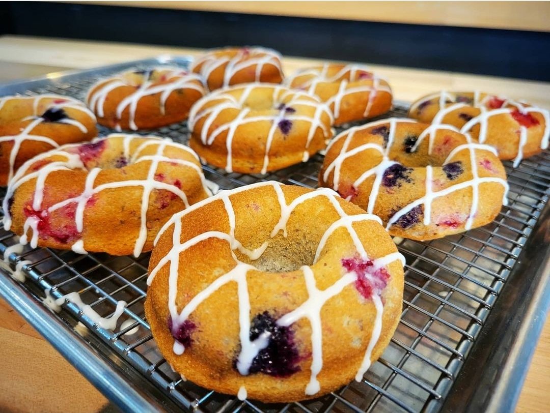 fonuts's tweet image. Warning; your taste buds may be overwhelmed, but then addicted. Sometimes more IS better, like when you get 4 fruits in one bite of the mixed berry fōnut. Full of fresh blueberries, raspberries, strawberries and topped with lemon juice drizzle. Don't say we didn't warn you!