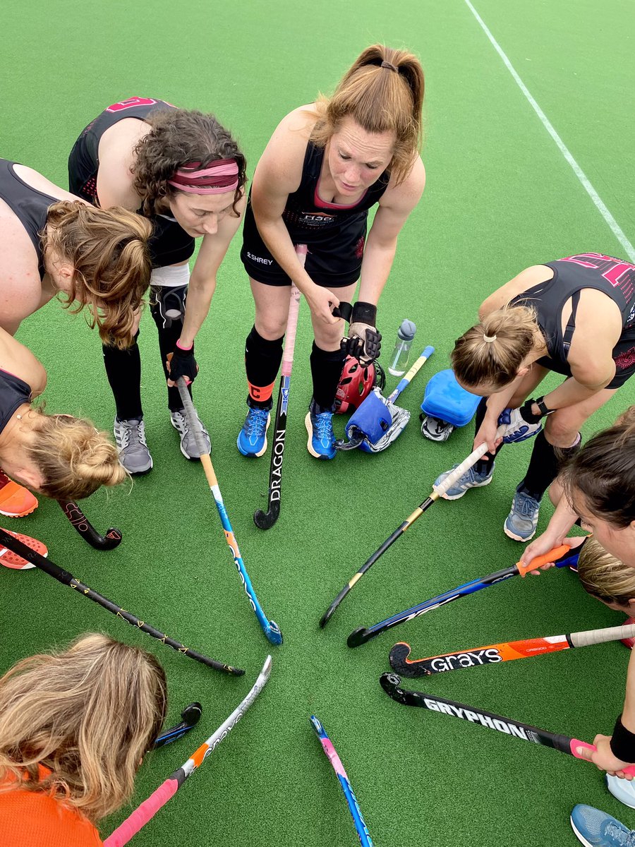 SloughHCL1's tweet image. Small squad, big hearts ♥️ 

Good 2-0 win to start the season. Thank you the umpires, TD &amp;amp; @IscaHockeyClub for a good game. It’s good to be playing again 👏🏼

Safe trip home to all.

Scorer: Briony x 2 🚀🚀

MoM: Asha TD 🛏

#JohnLewis #Centenary #PinknBlacks 💕🖤 @SloughHC