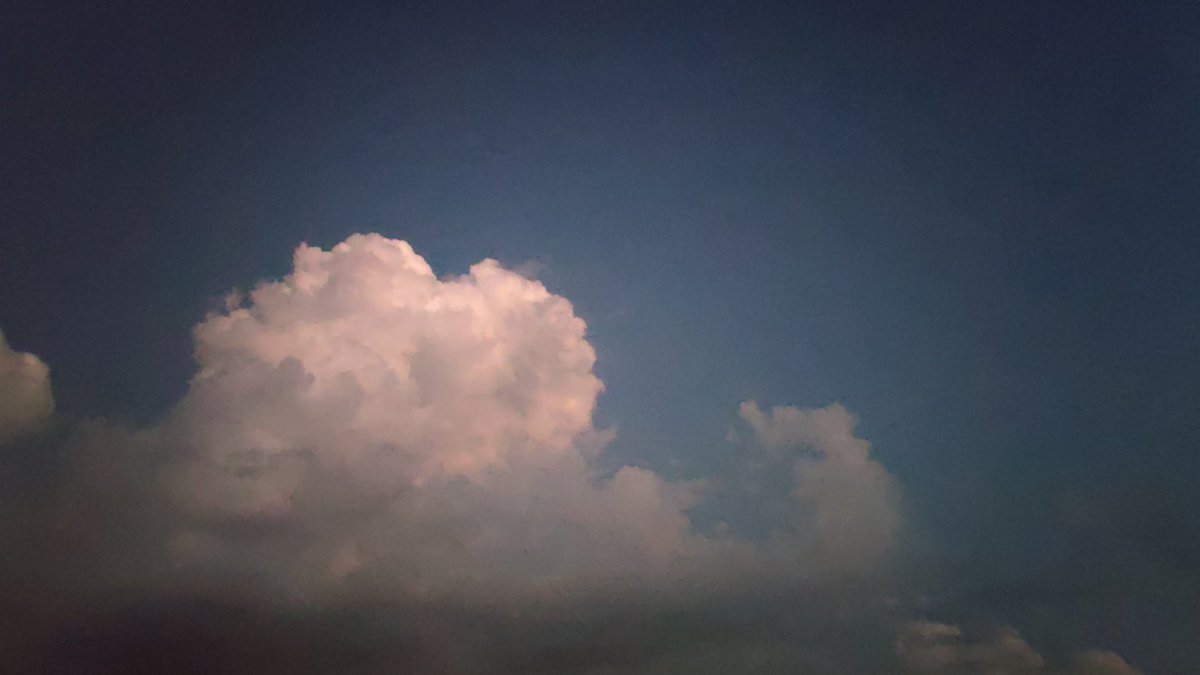 iPrashant_d's tweet photo. Love how clouds don’t just hang around but are constantly on the move. #beautiful #weather https://t.co/rpFCvPEKlk