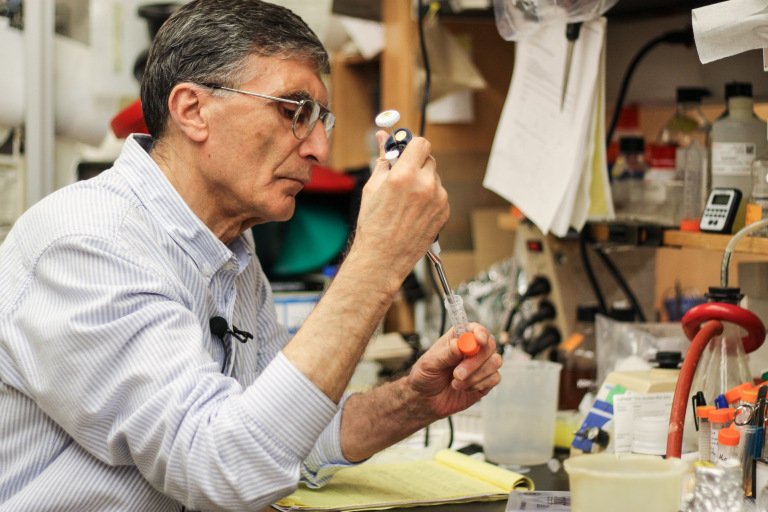 "Başarılı olmak, Nobel almak değildir. Başarılı olmak ailenize, memleketinize, vatanınıza, insanlığa hizmet etmek demektir" 

Prof. Dr. Aziz Sancar