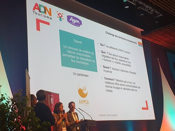 ADN_tourisme's tweet photo. En clôture du Congrès d'@ADN_tourisme hier, présentation du manifeste pour un #tourismeresponsable : 10 engagements et une vingtaine d'actions concrètes construites par et pour les organismes institutionnels de tourisme.
> https://t.co/h872fQwhO1 https://t.co/fK38V55oi7