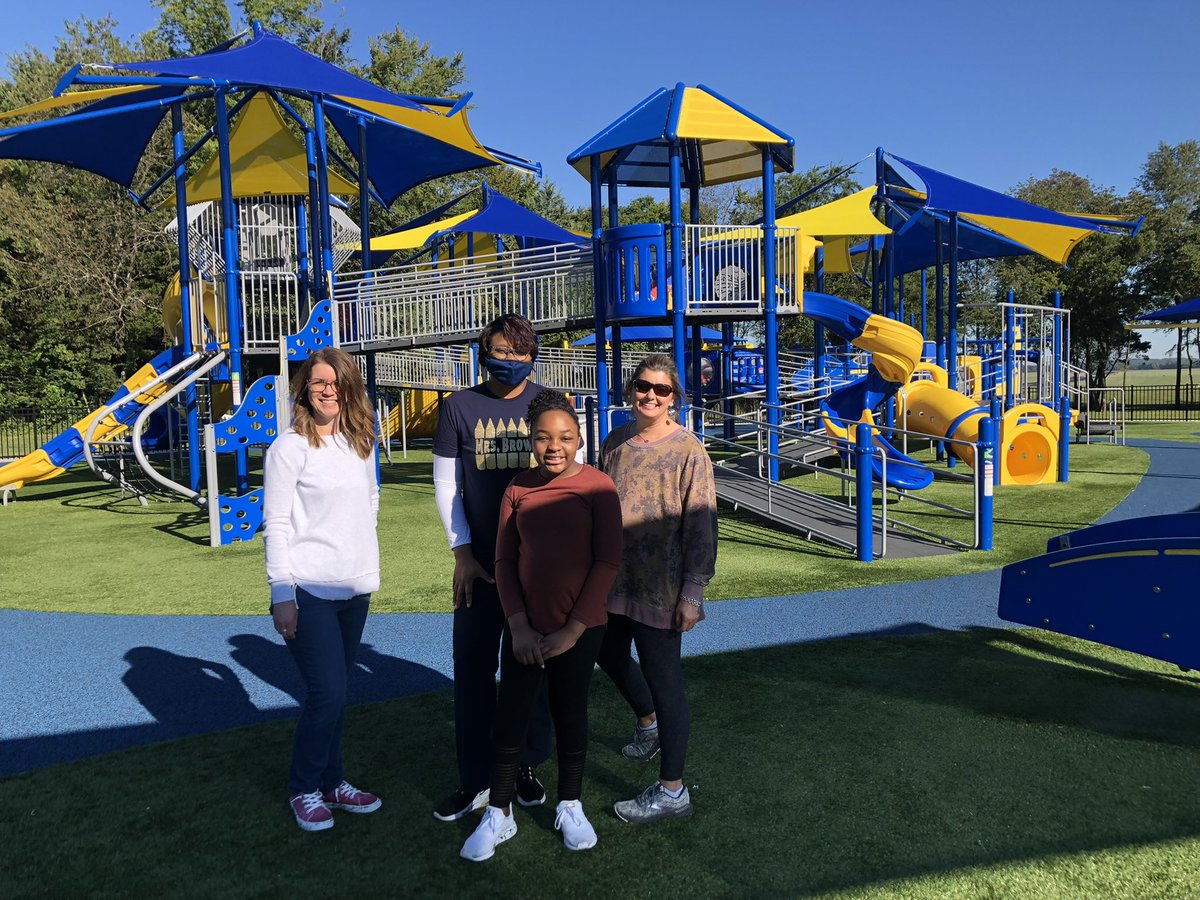 RCVirtualSchool's tweet photo. Something we do differently than other virtual schools is our #ConnectionFriday. We devote a chunk of the day to form authentic connections with students, teachers, and families! The teachers look forward to Friday all week long! ❤️#TrailblazerCommunity #RCVS https://t.co/qVXkavlAEA
