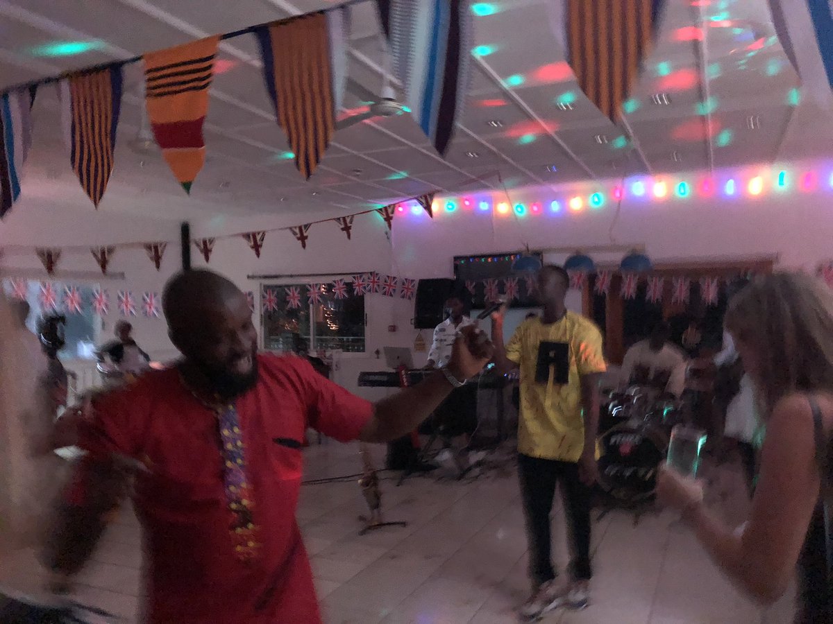 It’s absolutely brilliant live music is slowly coming back - action shot from a brilliant evening with the insanely talented <a href="/drizilik/">Drizilik 🇸🇱</a> and Freetown Uncut <a href="/BandUncut/">Freetown Uncut Band</a>  #SierraLeone