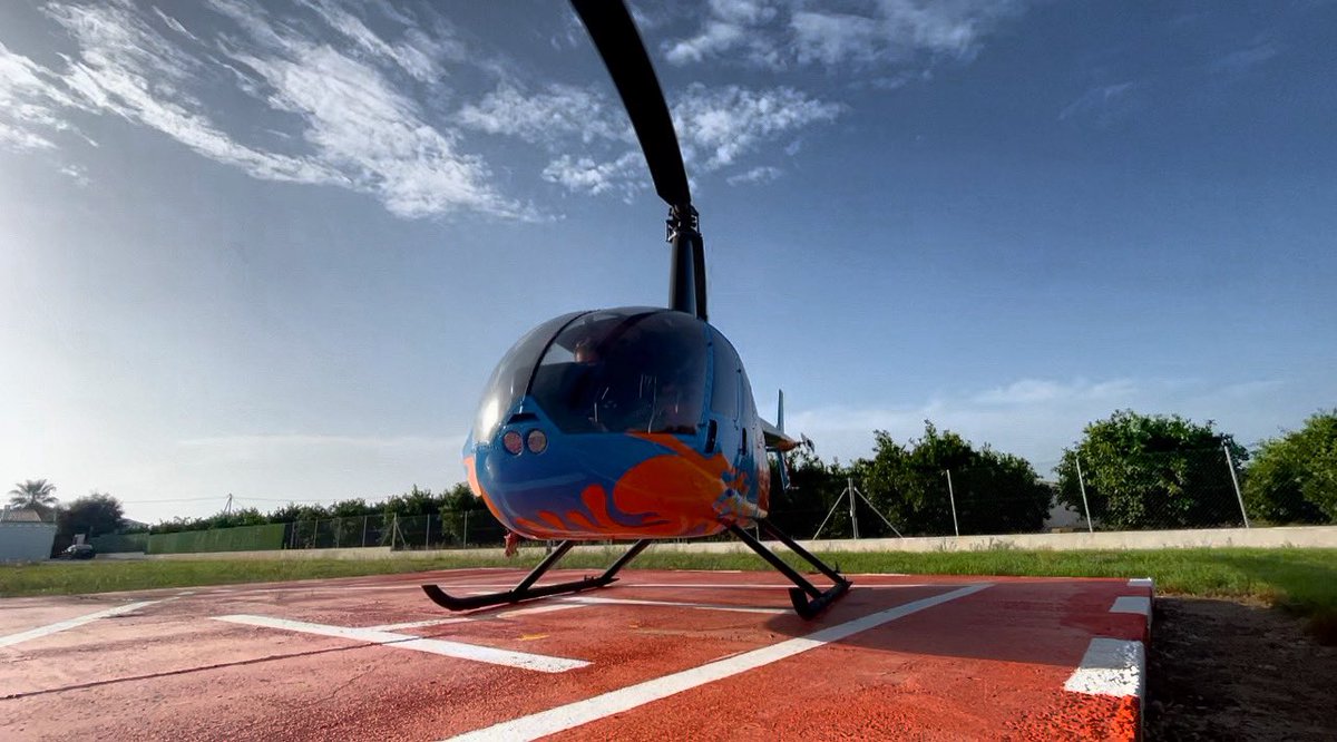 HeliportXabia's tweet photo. Bienvenido EC-MTH!!! #heliportxabia #robinson44 #r44 #xàbia #jávea https://t.co/LaXXrrUdmn