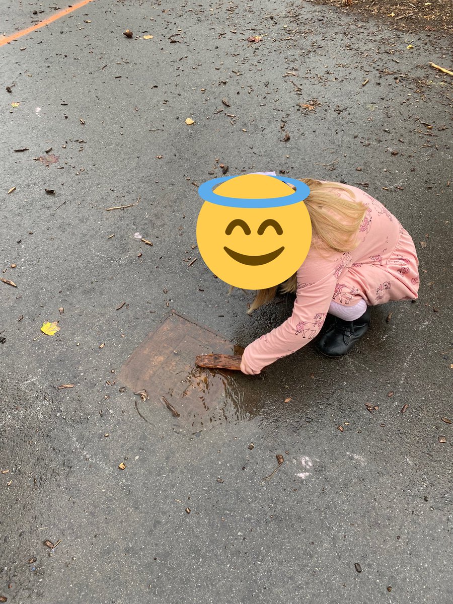 showyoulearn's tweet photo. “Not a puddle” students are mixing and adding ingredients to a soup they’re making. Later that day one of these friend went on pretending to write a grocery list for more ingredients for the soup 🍲 #kindermath #welearnwhileweplay @DufferinKinder @GEDSB https://t.co/tUdxQZZYUW