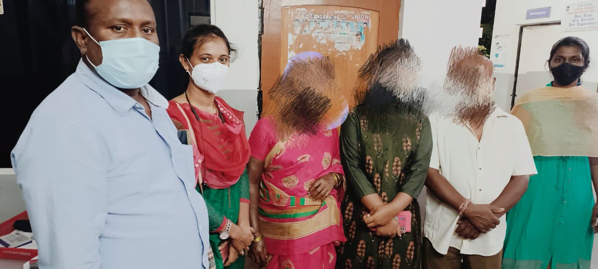 knrsheteams's tweet photo. Today @knrsheteams rescued a young lady who left her home to commit suicide due to her family disputes. @knrsheteams saved her, counselled her and her parents &amp; handed over to her parents
@cpkarimnagar
@addl_dcp
@SwatiLakra_IPS
@ts_womensafety
@TS_SheTeams
@TelanganaCOPs https://t.co/sSoJrOu8YA