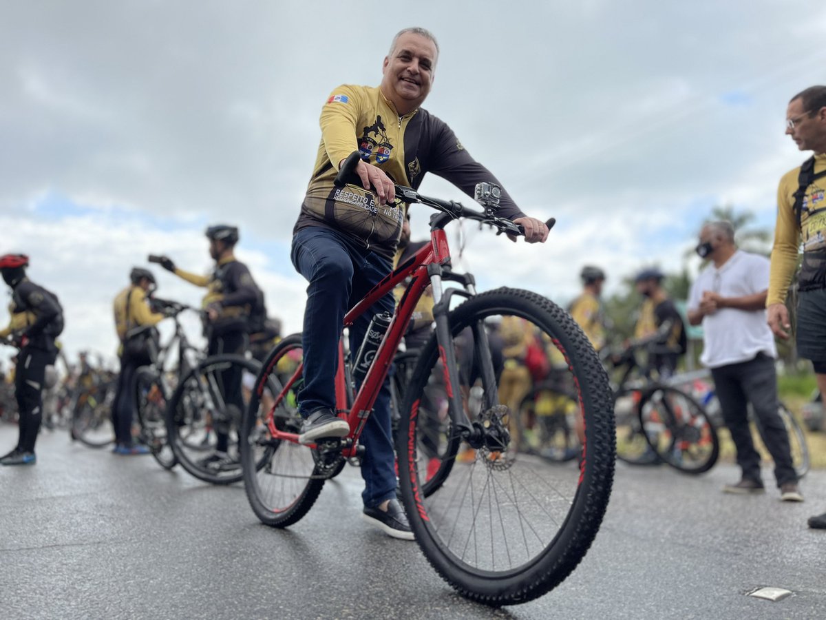Alfredogaspar_'s tweet photo. Evento da Semana Nacional do Trânsito, com o I Passeio Ciclístico 40km. Ao lado de centenas de ciclistas, do BPRv e do BPTran, na missão de mostrar à sociedade alagoana que estamos unidos por um trânsito mais seguro. #SemanaNacionaldoTransito #BPTran #BPRv #CiclismoAlagoas https://t.co/R5Ei80Qho3