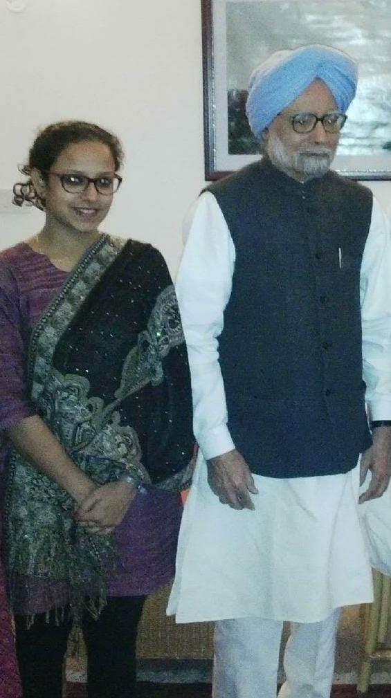 HasibaAmin's tweet photo. This was the first time I met Dr Singh personally. Needless to say, we were blown away by his brilliance. But most amazing was his kind nature &amp; humility. He was so warm. Ensured we had something to eat, wanted to listen to us  &amp; know about us, our lives.
 #HappyBirthdayDrMMS https://t.co/rKTqgzYWOK