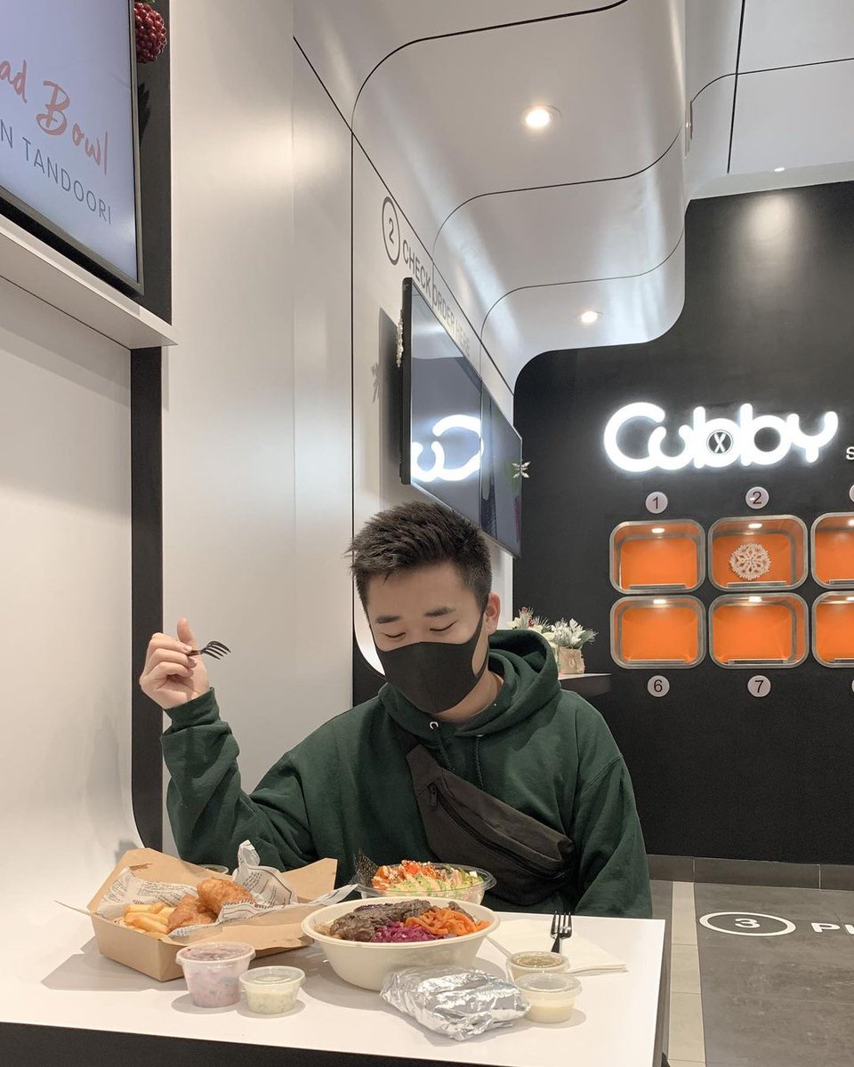 CubbyKitchen's tweet photo. REPOST 📸 @stanley.jpg We're open everyday until 11PM, stop by and grab a quick bite between your weekend plans!
.
.
.
.
.
#weekend #healthyfood #healthyrecipe #contactless #shoplocal #eatlocal #visitto #tastetoronto #6ixfood #torontofoodies #foodbloggers https://t.co/L8Xb6yUb5g