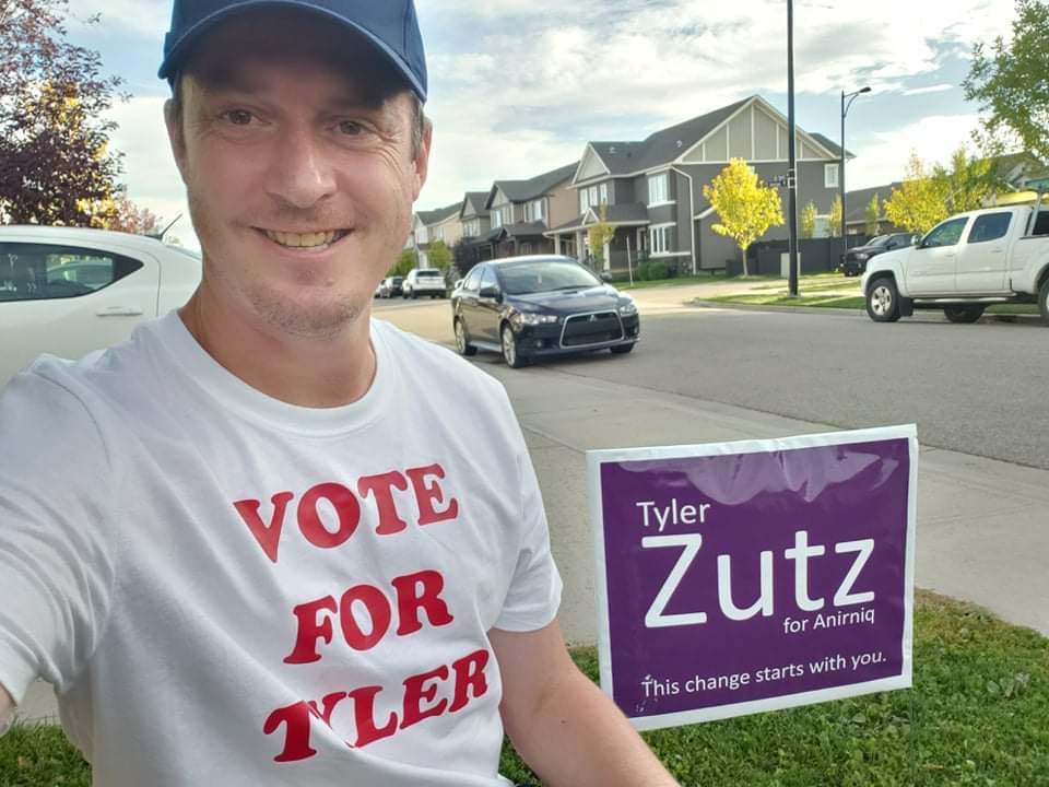 TylerZutz's tweet photo. This sign is my 500th on the front lawns of this ward! Thank you all for your support!
If you would like to help me get to 600 you can request a sign here:
https://t.co/U90m2JyxMZ
#requestasign #WardAnirniq #yegcc #yegvote #voteZutz https://t.co/psNGWfmxTw