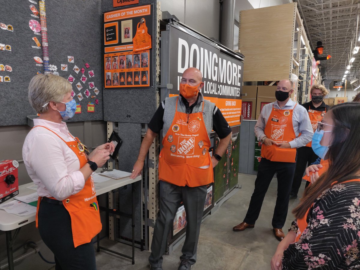 RVP Walk at 2840. Scott Sweeney and the team recognizing some of our hard working associates throughout the store! What a fun day!