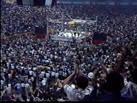 alidelikara's tweet photo. Neşet Ertaş; Ankara (Aski spor salonu) konserinden..Ustanın Almanya dönüşü sonrası Ankarada'ki ilk konseriydi üç arkadaş oradaydık. Ucuz ve beceriksiz kişilerce kirletilemeyecek kadar değerli ve temiz. Müziği onu koruyacak, biz de onu..Saygılar, sevgilerle.. https://t.co/gZbGW4gqAk
