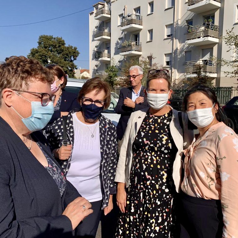 MartadeCidrac's tweet photo. La résidence intergénérationnelle de #Domnis, Les Bergeronnettes, à #Achères a pris son envol !
Merci à @marchonoremaire de son invitation.
François d'Huart et Géraud de Baillencourt, respectivement Pdt et DG de Domnis étaient présents https://t.co/mmBHJfhYs1