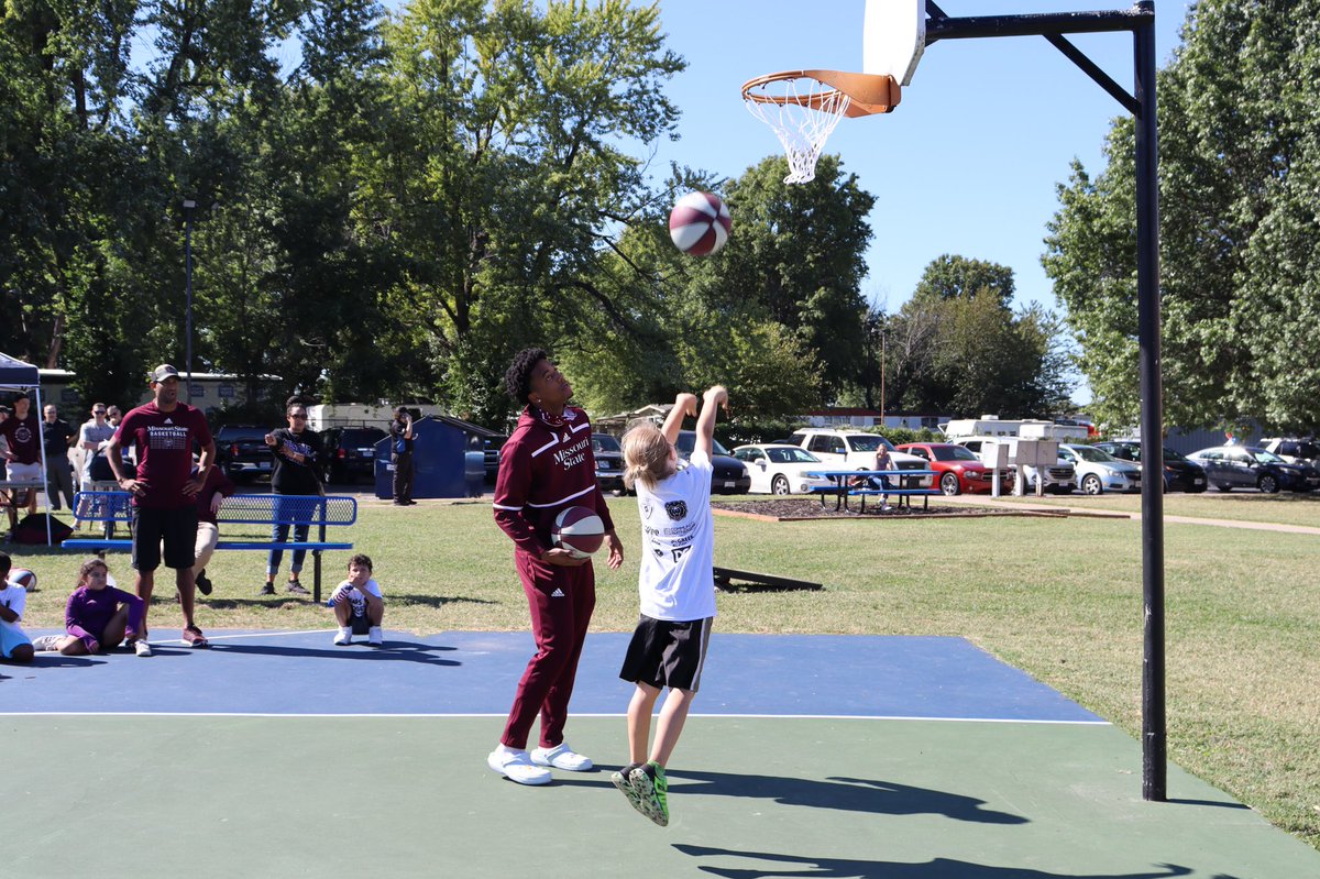 MoStateMBB's tweet photo. Thank you to everyone who came out for Bears Badges &amp; Kids today‼️

It was a GREAT time once again‼️👏 

🐻👮👮‍♀️👧🧒 https://t.co/IeF8tis0gB