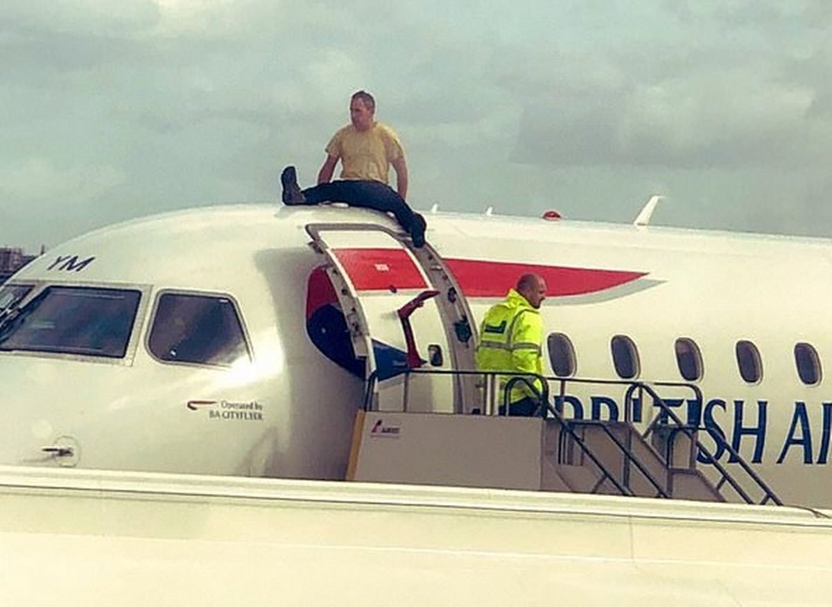 ListinDiario's tweet photo. #MundialesLD | Seis meses de cárcel para exatleta paralímpico que bloqueó un avión en el Reino Unido
 
https://t.co/c37x1ob5XP

#ReinoUnido #avión #exatleta #paralímpico #LIstínDiario https://t.co/7G6m5vLDOT