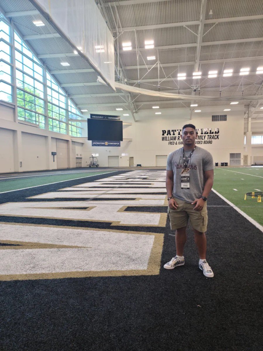 JamariStone13's tweet photo. Big Thanks…Prospect Visit at @VandyFootball @Coach_Lea @therealkoko21 Great Hospitality and Great Atmosphere!

#JustGoogleMeBro #AnchorDown 

@PHS_Football1 @CoachSmith_PHS @RecruitGeorgia @DoresRecruiting @Rivals @247Sports @Mansell247 @sportsguymarv @OfficialGHSA @show_case29 https://t.co/7sqcyPAdQT