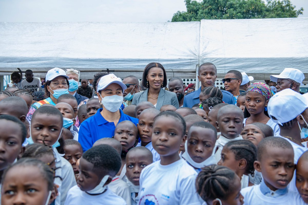 AminataNamasia's tweet image. (2/) Représentant le Ministre Tony Mwaba absent, j’ai lancé officiellement à Kinshasa, la campagne de sensibilisation de la scolarisation des enfants filles et garçons, dans l’enceinte de l’EP Mobutu à N’sele/DAIPN. #ANB 
@ProfesseurTony @BunkuluYves @DeniseNyakeru
