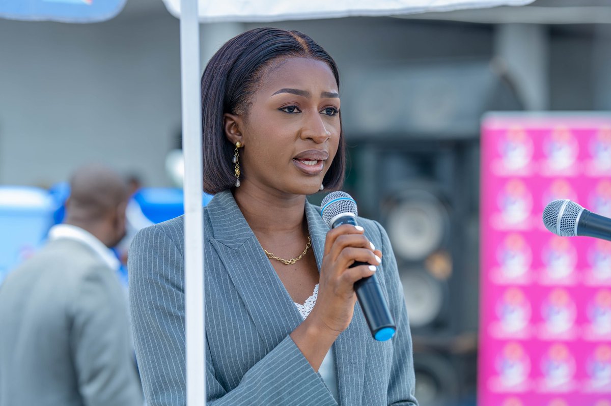 AminataNamasia's tweet image. (2/) Représentant le Ministre Tony Mwaba absent, j’ai lancé officiellement à Kinshasa, la campagne de sensibilisation de la scolarisation des enfants filles et garçons, dans l’enceinte de l’EP Mobutu à N’sele/DAIPN. #ANB 
@ProfesseurTony @BunkuluYves @DeniseNyakeru