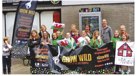 Ecor_Wyddfa's tweet photo. Rhifyn Hydref yr Eco yn eich siop leol! Llwyth o straeon diddorol yn cynnwys:
- hanes siop newydd Cwm
- stori'r statws UNESCO @LlechiCymru
- diweddariadau'r bêl gron
- dilyn hynt a helynt @YFestri

a llawer iawn mwy!
Bargen am £1

@PapurauB @hunaniaith #Cymraeg https://t.co/DUC5bmfszr