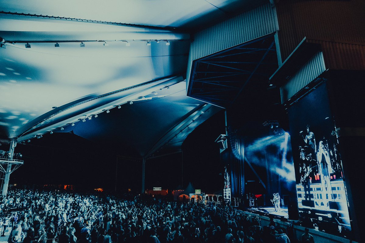 Arkansas! What a night! Nashville tonight. 🤘⁣