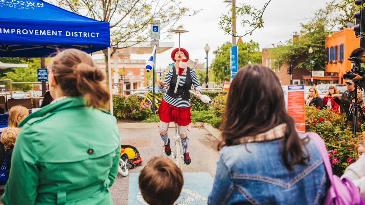 georgetowndc's tweet photo. Dust off those berets: #GeorgetownFrenchMarket returns next week! 🇫🇷 
⁣
Our Parisian-inspired open air market begins Friday, October 1 - 3 for a full weekend of fun in the Book Hill neighborhood.⁣
⁣
Learn more via: https://t.co/yaGxdpX2V0 https://t.co/xTkBPqi4cP