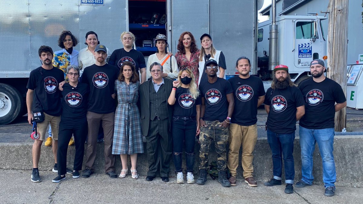 There's no crying in baseball! The cast &amp; crew of "A League of Their Own" standing together in #IASolidarity. #IAVoteYes #UnionStrong @iatse