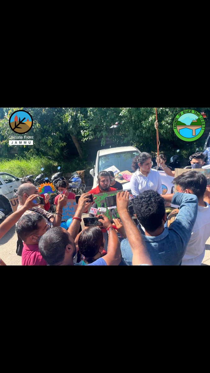 ClimateFrontJMU's tweet photo. 𝗚𝗟𝗢𝗕𝗔𝗟 𝗖𝗟𝗜𝗠𝗔𝗧𝗘 𝗦𝗧𝗥𝗜𝗞𝗘 '𝟮𝟭
Volunteers of Climate Front Jammu showed active participation in Global Climate Strike that was held all across the world. 

#ClimateFrontJammu #GlobalClimateStrike #ActOnClimate #ClimateStrike #Jammu https://t.co/B5dNfAVDby