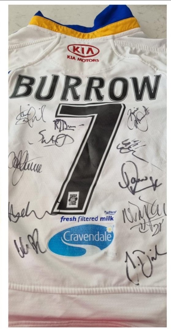Just one week until the draw please retweet and tag anyone who would love to win this amazing shirt from <a href="/Rob7Burrow/">Rob Burrow CBE</a> let's raise what we can its only 5 pound for an entry :) please just click the link below to enter justgiving.com/Burrows-Shirt-…
<a href="/leedsrhinos/">Leeds Rhinos</a> <a href="/JamiePeacock10/">Jamie Peacock MBE</a> <a href="/PScully13/">Paul Sculthorpe MBE🎗️</a>