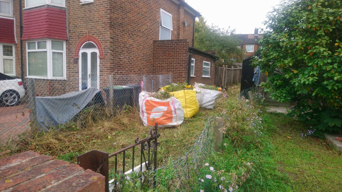 MarkInglebyHG's tweet photo. Well Done to residents of #VerdantLane &amp; #FurtherGreenRd from me, @kimpowell_ &amp; @jgslater, 4 participating in clearing overgrowth as part of 2021 #CommunityCleanups @LewishamCouncil. Alleyway participation improving pride of place &amp; care of our shared spaces &amp; responsibilities. https://t.co/0xnq7FAYgR