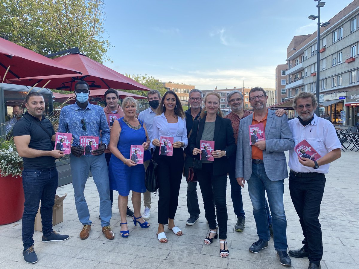 VSpillebout's tweet photo. Lancement de #5ansDePlus @enmarchefr avec les comités de marcheurs de Dunkerque, Gravelines, Grande-Synthe rassemblés autour de nos élus locaux et très motivés pour les présidentielles #Macron2022 ! Merci à tous, et bienvenue à tous ceux qui veulent nous rejoindre ! https://t.co/R1TNcCt2Wo