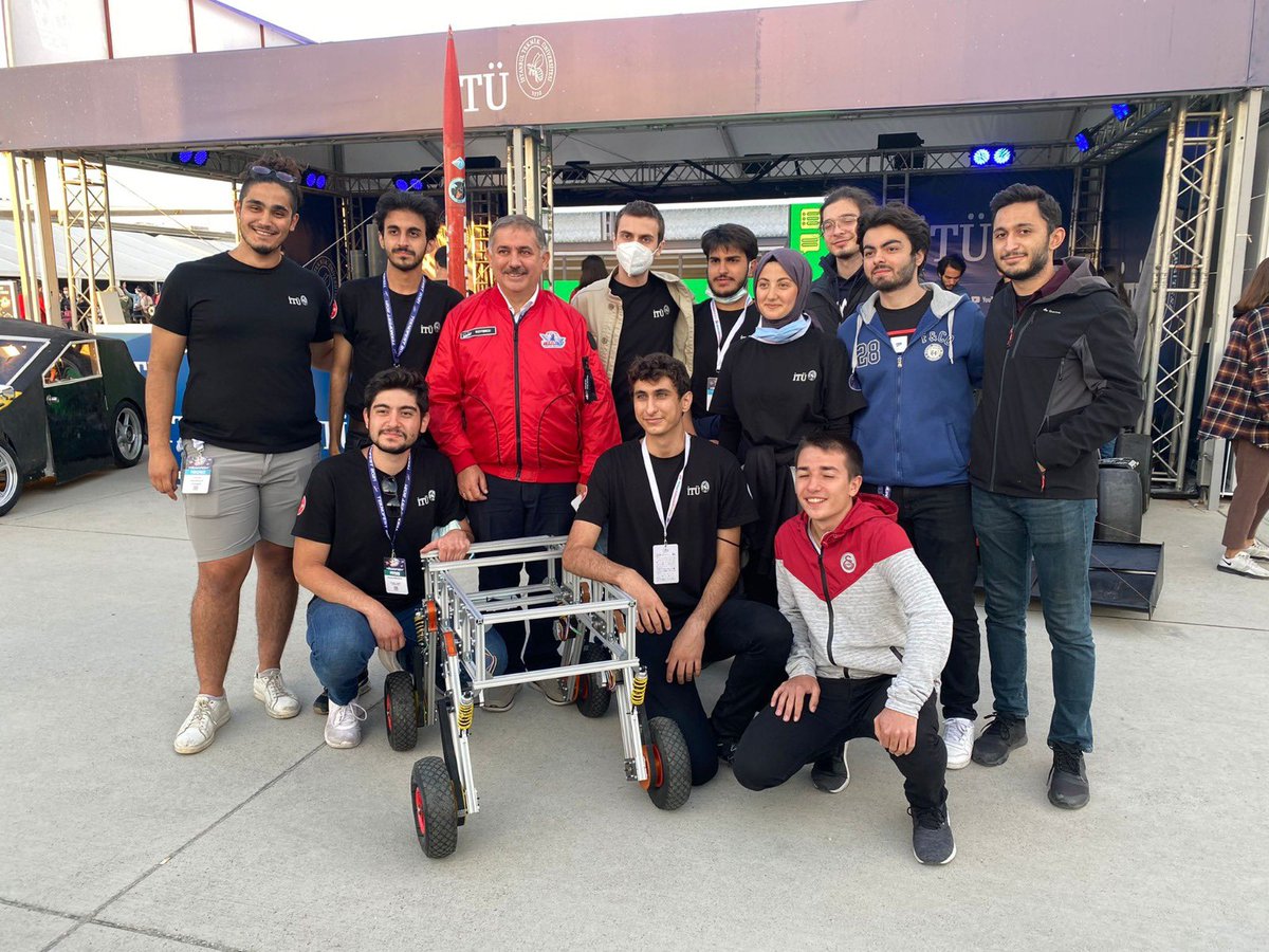 ProfDrKoyuncu's tweet photo. Ayakları yere basmayan teknoloji festivali #TEKNOFEST2021’de İTÜ’lü genç girişimcilerimize gösterilen yoğun ilgi karşısında İTÜ Ailesi olarak gururlanmaya devam ediyoruz. 

@ituapisarge
@gokboruht
@itusolarcar
@ituautobee https://t.co/bkLEQXJzS2