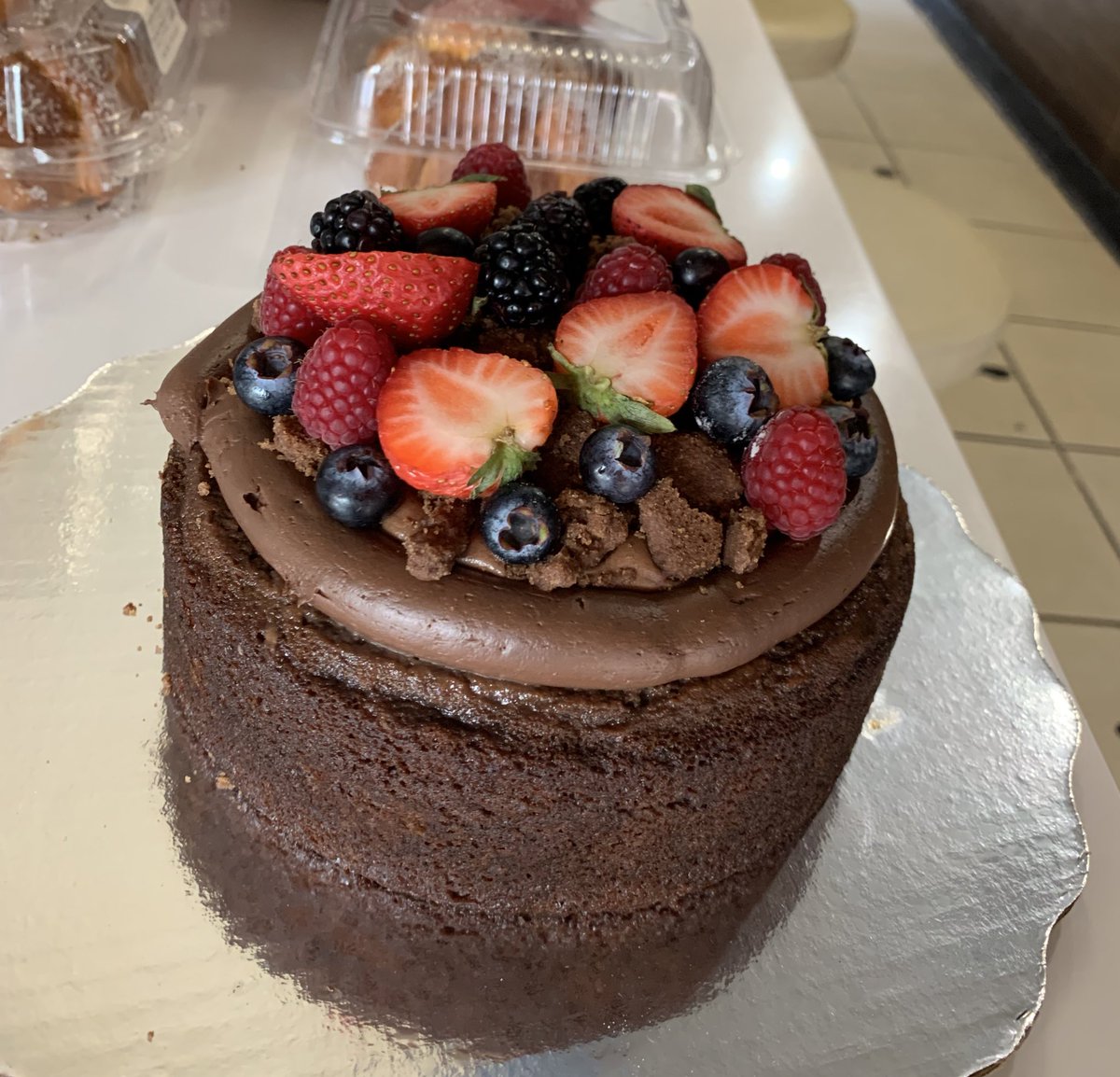 AkumalT's tweet photo. En @AkumalT ya tenemos el delicioso pan de muerto recién horneado o de postre qué tal un pastel de 3 leches https://t.co/yhXAcnItzj